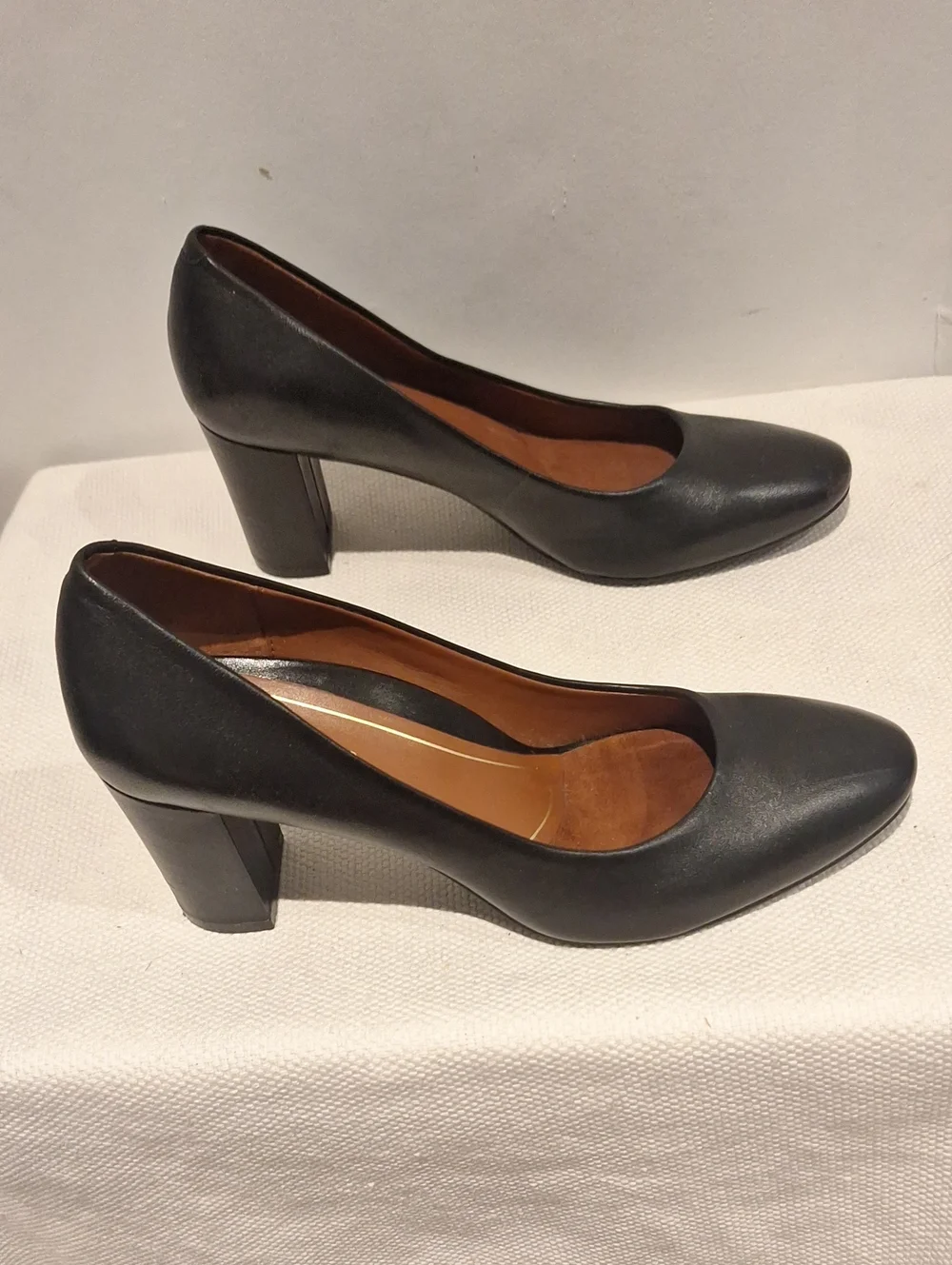 Vionic Mariana Black Chunky Heel Pump